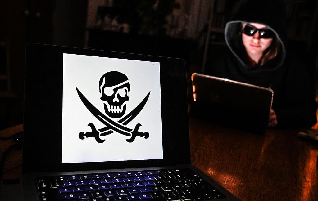 Meta, AI eğitimi için torrent üzerinden kitap indiren personeli suçluyor
