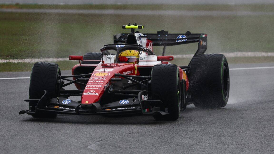 F1 Bahrain Grand Prix yazılım hatası nedeniyle yeniden başlatıldı
