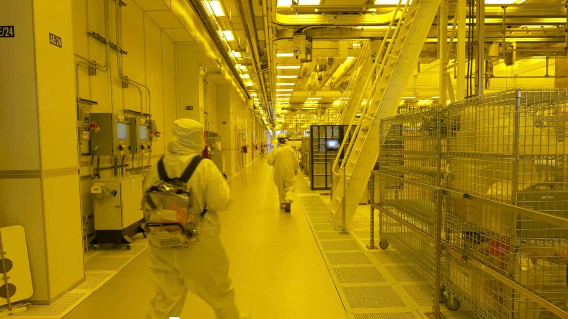 Intel, FCC'den Bir Yıl Süreyle Yabancı Robot Kullanımına İzin