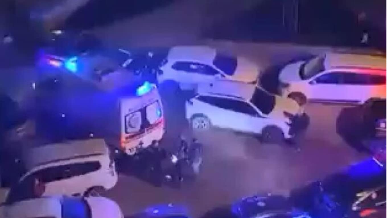 Zeytinburnu'nda polise ateş açan şüpheli bacağından yaralandı