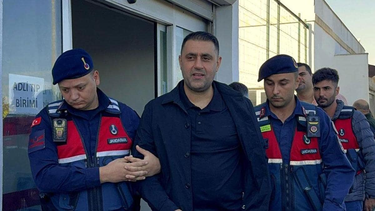 Çukurova Belediye Başkanı Emrah Kozay görevden alındı