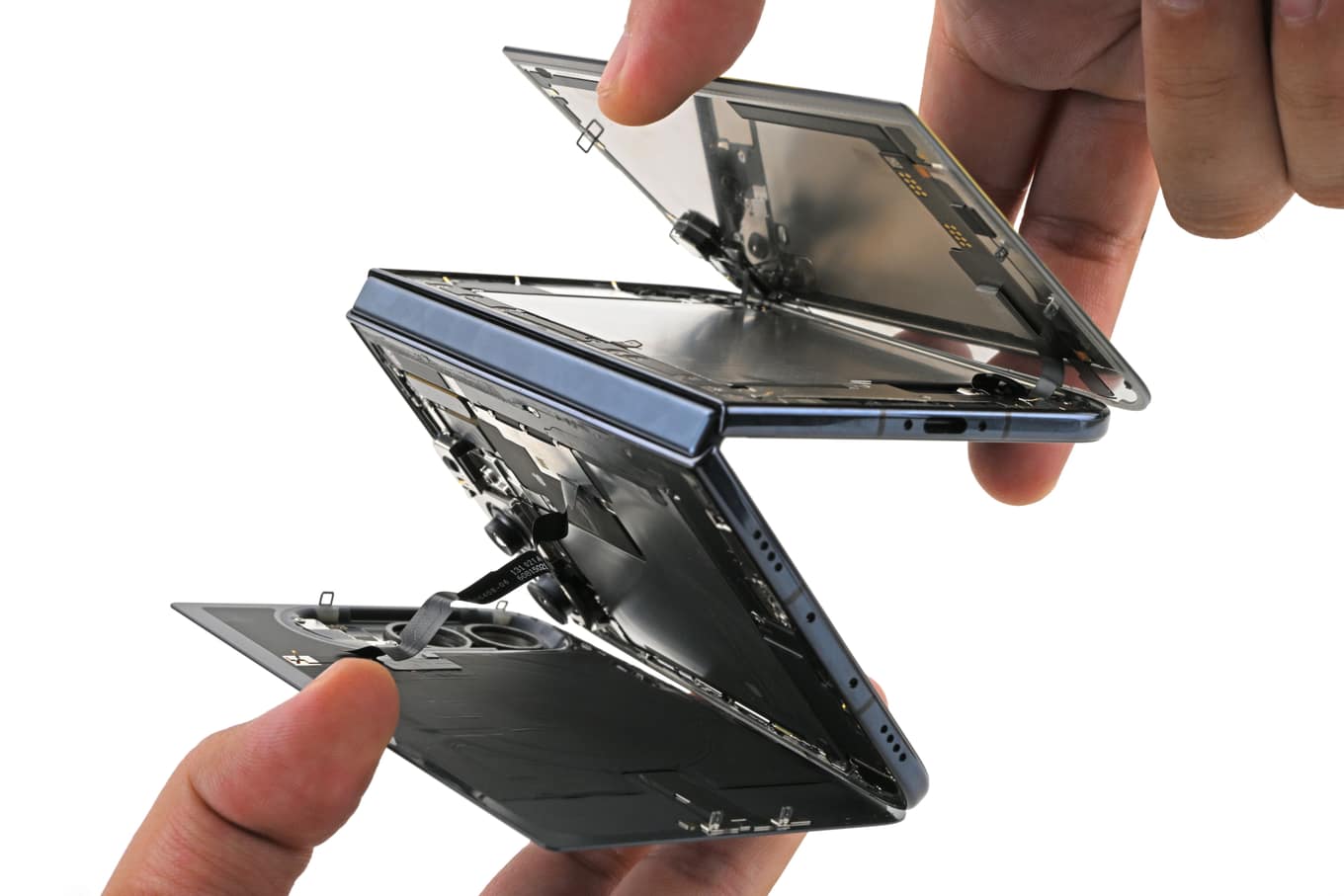 iPhone Duo ic ekrani cekilmelerle karsi karsiya iFixit tamir zorlugunu onaydi