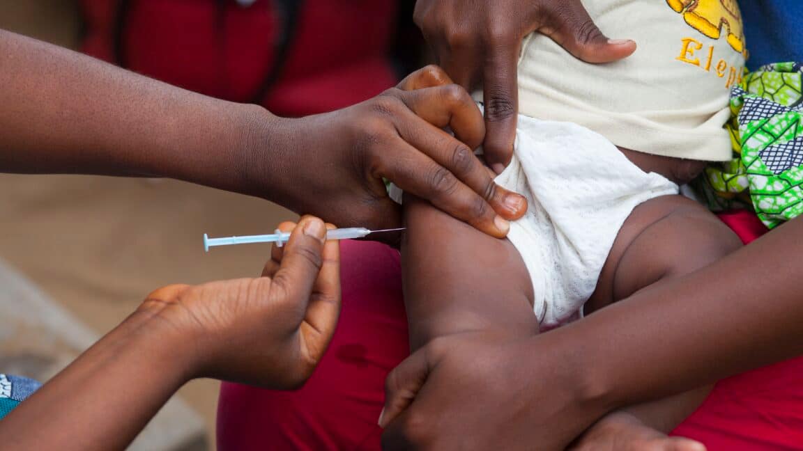 Gine-Bissau ABD destekli bebek aşısı denemesini iptal etti