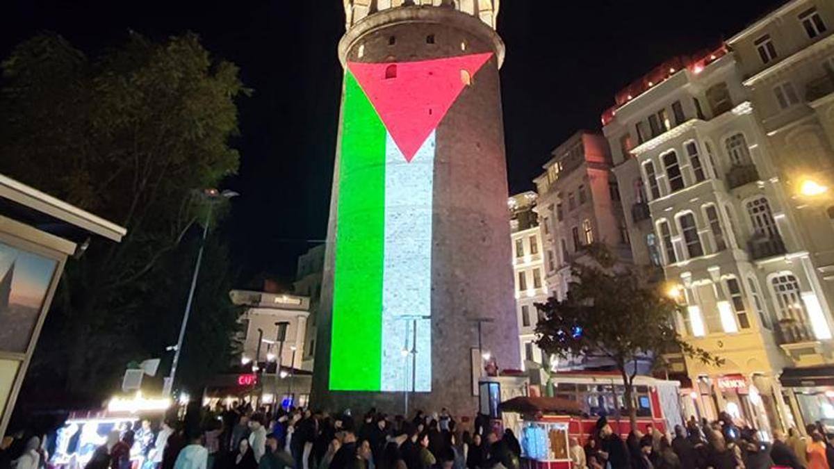 Galata Kulesi Filistin Bayrağıyla Aydınlandı
