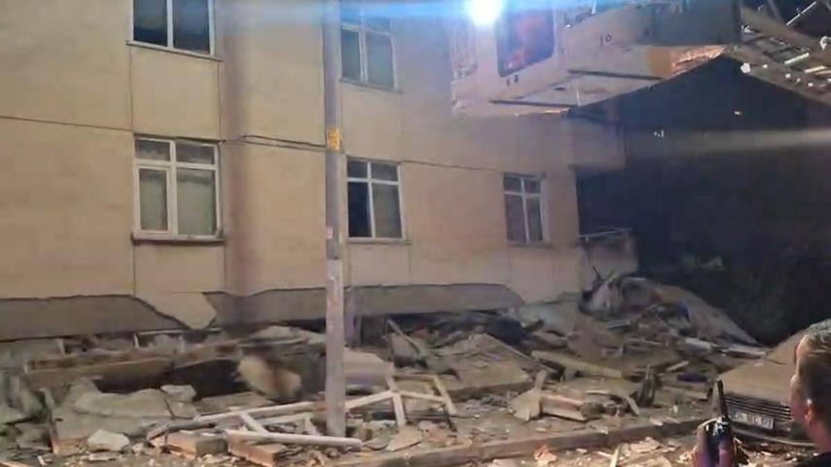 Maltepe'de 7 Katlı Bina Çöktü: Arama Kurtarma Çalışmaları