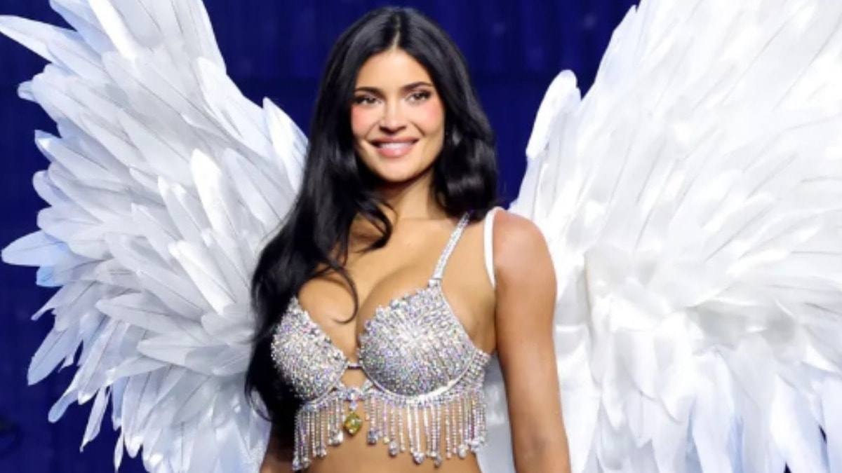 50 Milyon Dolarlık Fantasy Bra: Kylie Jenner Podyumda Çarpıcı Detaylar