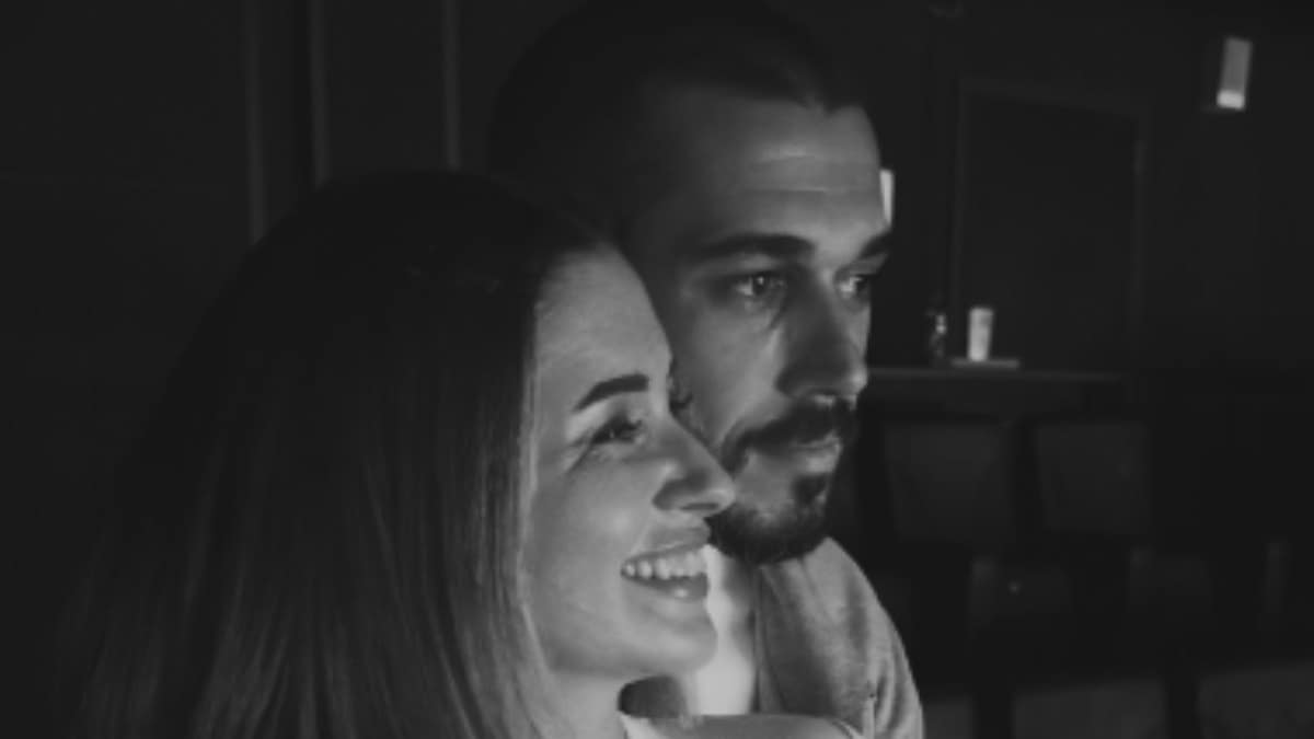 Buse Terim, Yalın konserinde Batu Son'la aşkını sergiledi