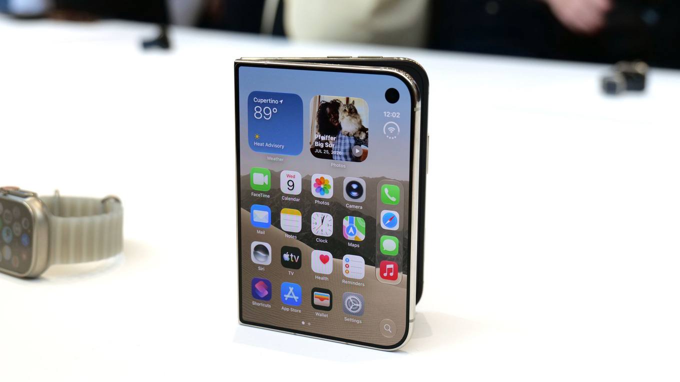 iPhone Duo 2000 Dolar Fiyatla Pre-Order'a Açıldı