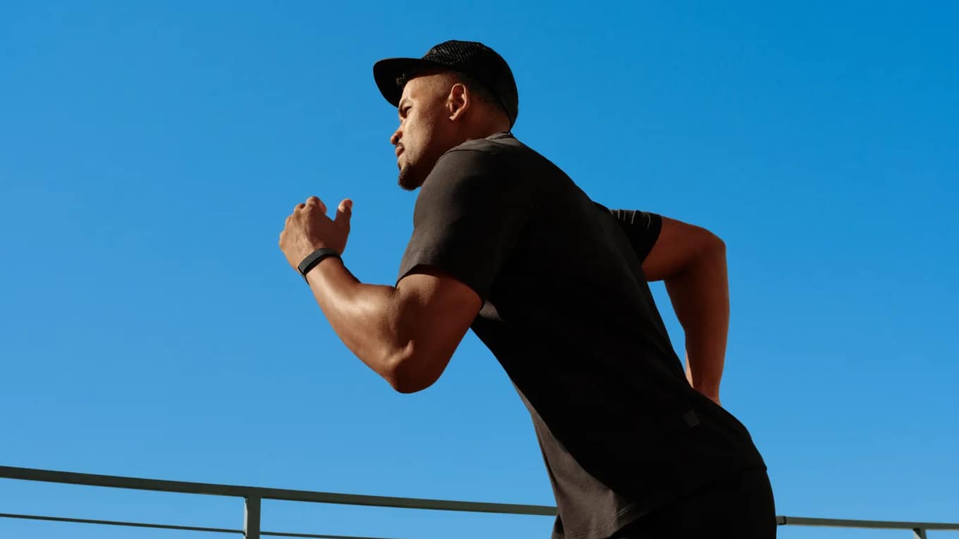 Fitbit Air ve Whoop karşılaştırması: Fiyat ve özellikler