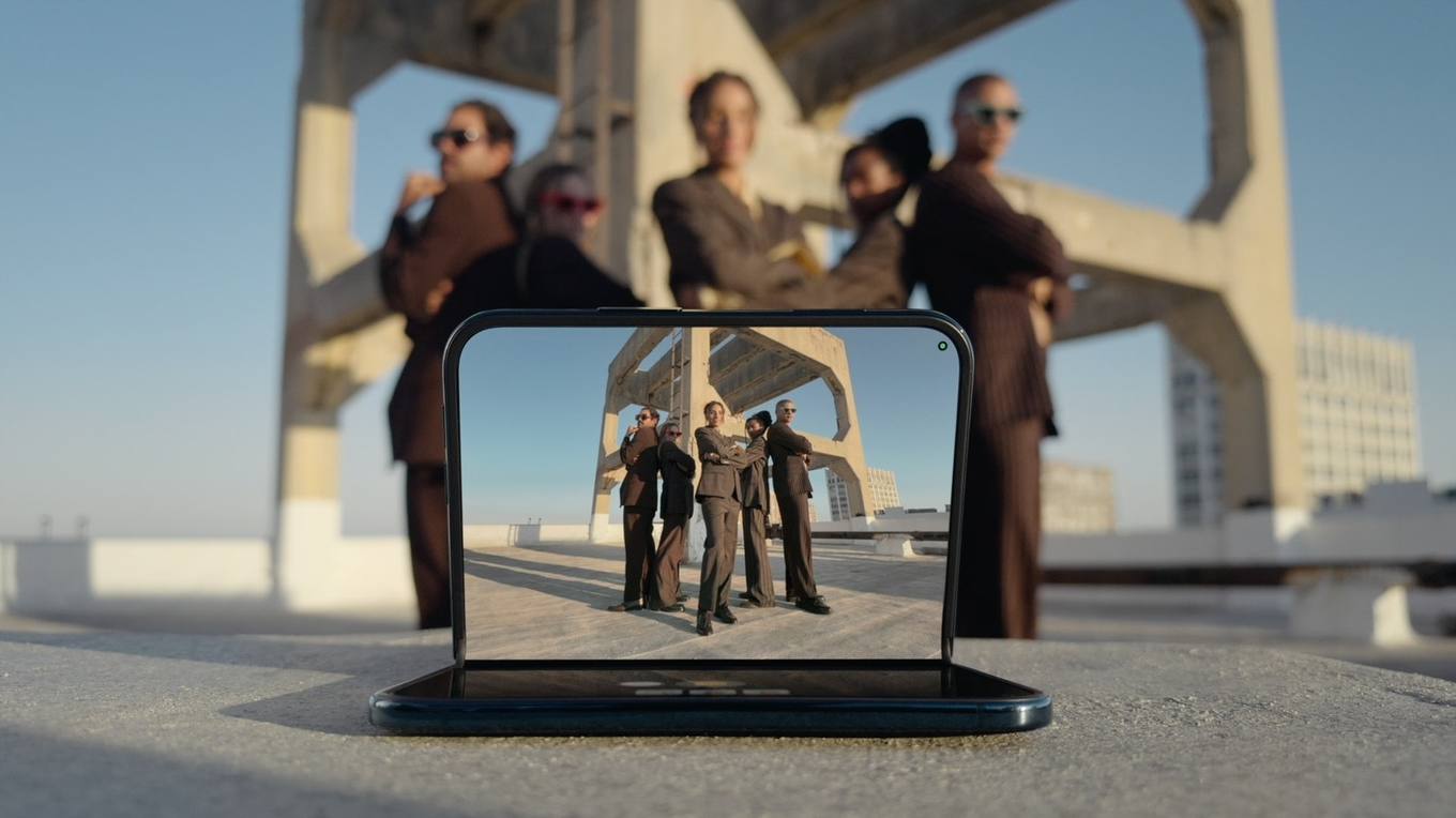 iPhone Duo ile Grup Selfie Devrimi