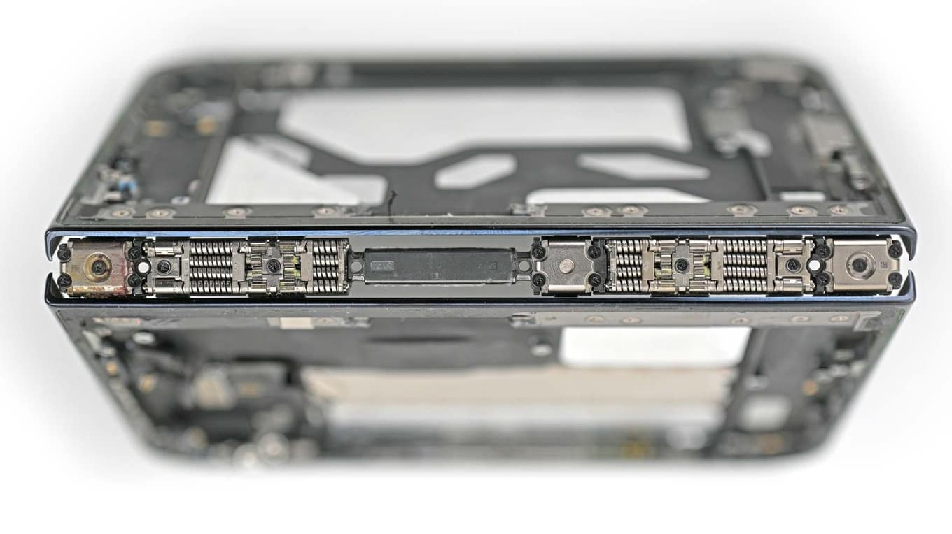 iFixit, iPhone Duo'nun kırık ekran sorununu inceledi