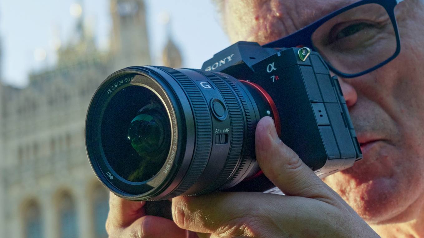 Sony Kamera Model Numaraları: Büyüklük Her Zaman Üstün Değildir