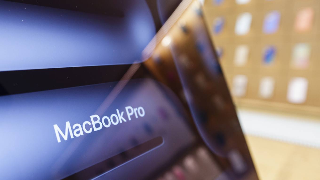 OLED Ekranlı MacBook Pro Yeni Çıkışta Hafifleşecek
