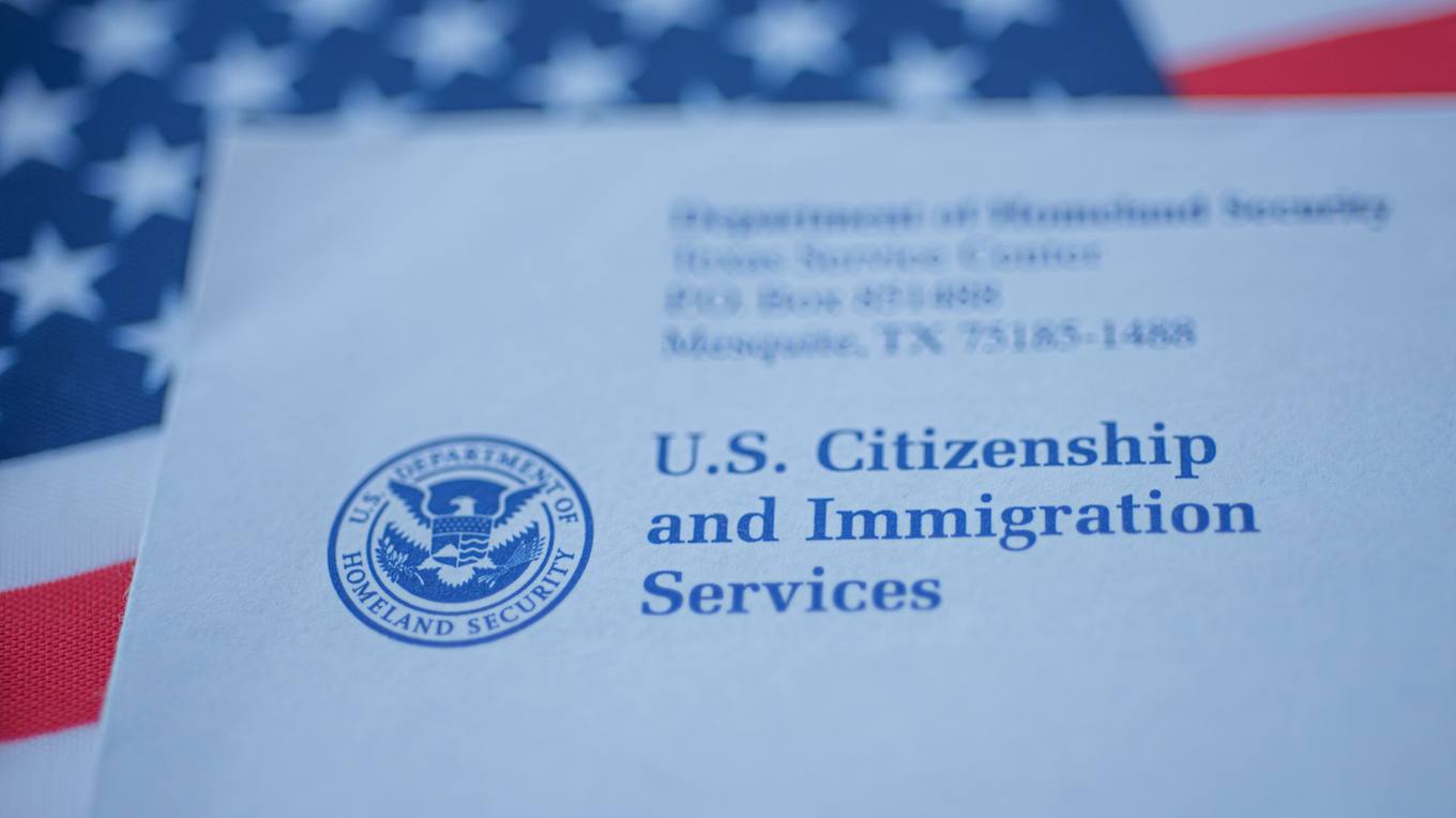 Microsoft ve Adobe'ye H-1B Green Card Programı Durduruldu