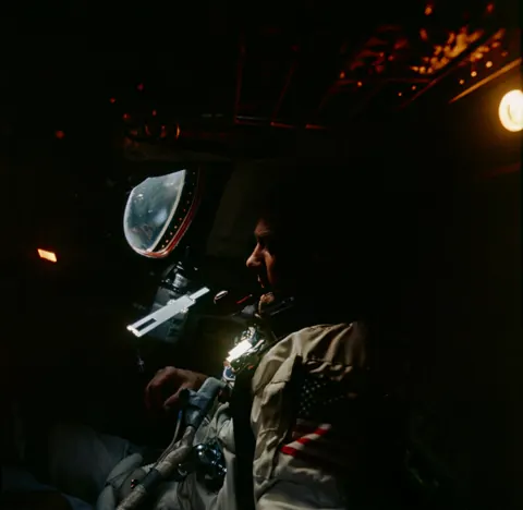 Gemini kapsülünün içinde astronot Edwin Aldrin