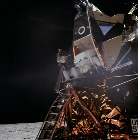 Apollo 11 Ay modülü Kartal, Ay yüzeyinde